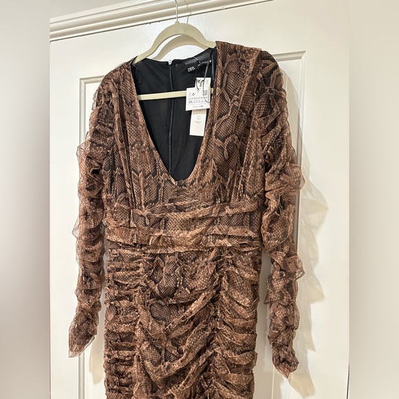 Zara blogger long sleeve tulle.snake print ruched dress - Picture 4 of 11